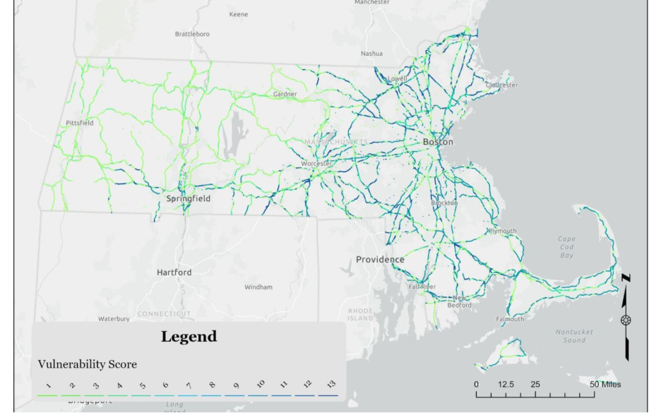 Statewide roadway flood risks - FEMA (left) and FS-FM (right)